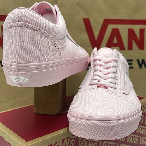 Vans Men’s Pink Sneakers Classic Design Old Skool
Pastel Mono Pink
VN000CT8PNK - Picture 2 of 16